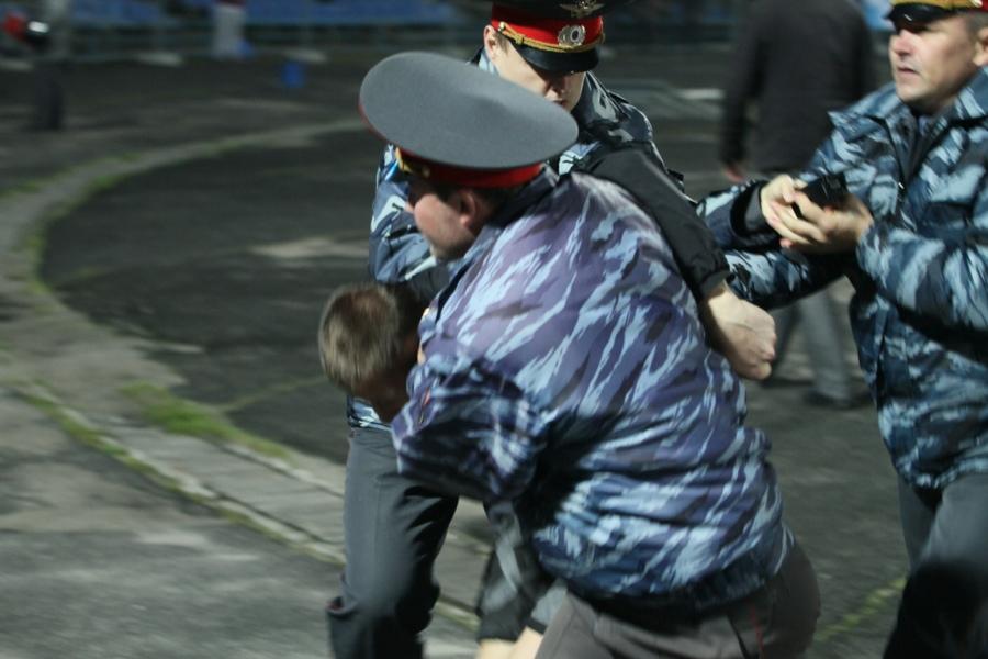 «Футбол особого режима»: фоторепортаж с западной трибуны «Балтики» на матче с «Зенитом»